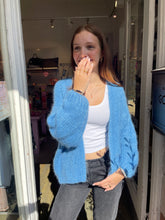 Lade das Bild in den Galerie-Viewer, Strickjacke 2.0 Blau
