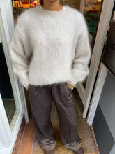 Lade das Bild in den Galerie-Viewer, Mohair Strickpullover beige
