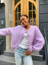 Lade das Bild in den Galerie-Viewer, Mohair Strickjacke flieder
