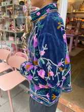 Lade das Bild in den Galerie-Viewer, Samt Jacke
