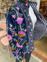 Lade das Bild in den Galerie-Viewer, Samt Jacke
