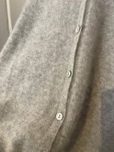 Lade das Bild in den Galerie-Viewer, Strickjacke hellgrau
