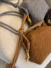 Lade das Bild in den Galerie-Viewer, Tasche Wildleder
