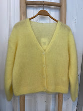 Lade das Bild in den Galerie-Viewer, Mohair Strickjacke gelb
