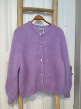 Lade das Bild in den Galerie-Viewer, Mohair Strickjacke flieder
