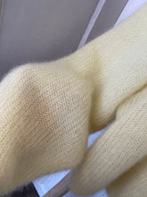 Lade das Bild in den Galerie-Viewer, Mohair Strickjacke gelb
