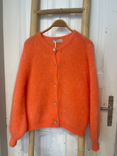 Lade das Bild in den Galerie-Viewer, Mohair Strickjacke coral
