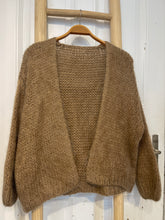 Lade das Bild in den Galerie-Viewer, Strickjacke 2.0 cognac
