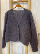 Lade das Bild in den Galerie-Viewer, Mohair Strickjacke grau
