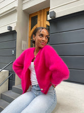 Lade das Bild in den Galerie-Viewer, Mohair Strickjacke pink
